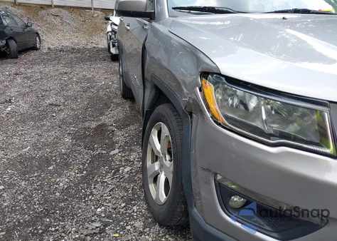 2018 Jeep Compass Latitude 4X4 from USA, damaged, VIN 3C4NJDBB8JT434339